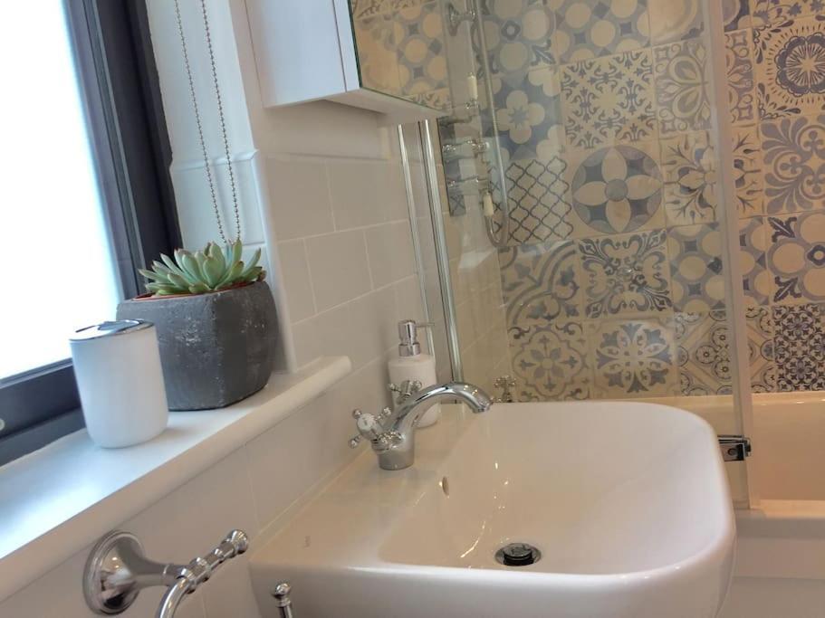 Newly Refurbished Traditional Cottage Blackrock Blackrock  Zewnętrze zdjęcie