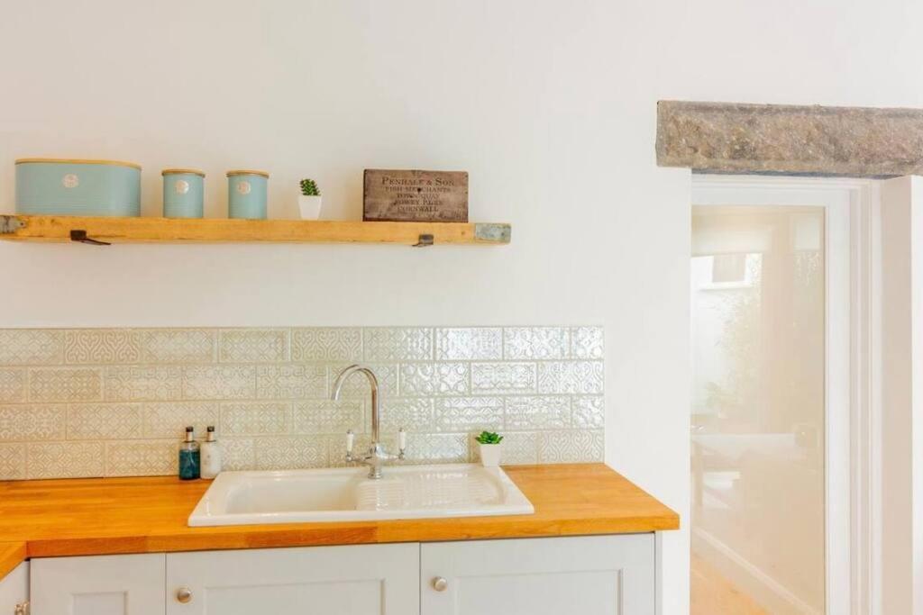 Newly Refurbished Traditional Cottage Blackrock Blackrock  Zewnętrze zdjęcie