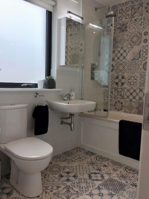 Newly Refurbished Traditional Cottage Blackrock Blackrock  Zewnętrze zdjęcie