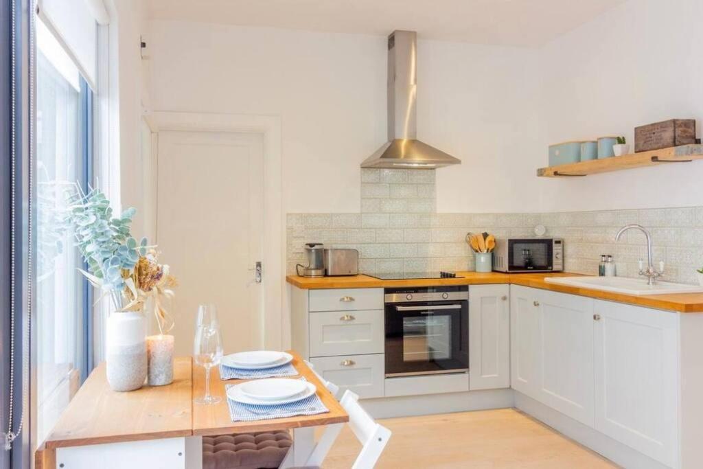 Newly Refurbished Traditional Cottage Blackrock Blackrock  Zewnętrze zdjęcie